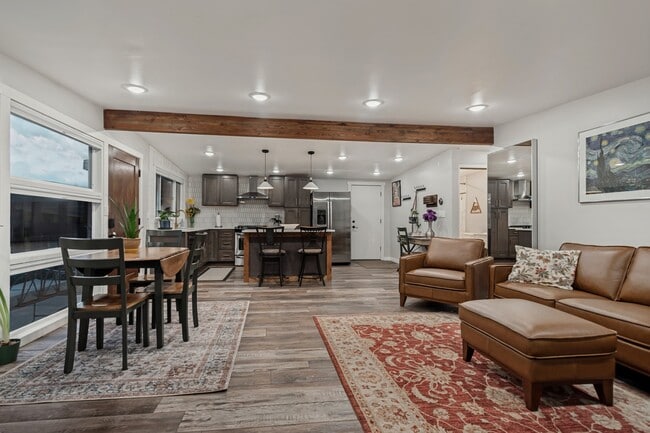 Building Photo - 2065 E Bo Mar Dr