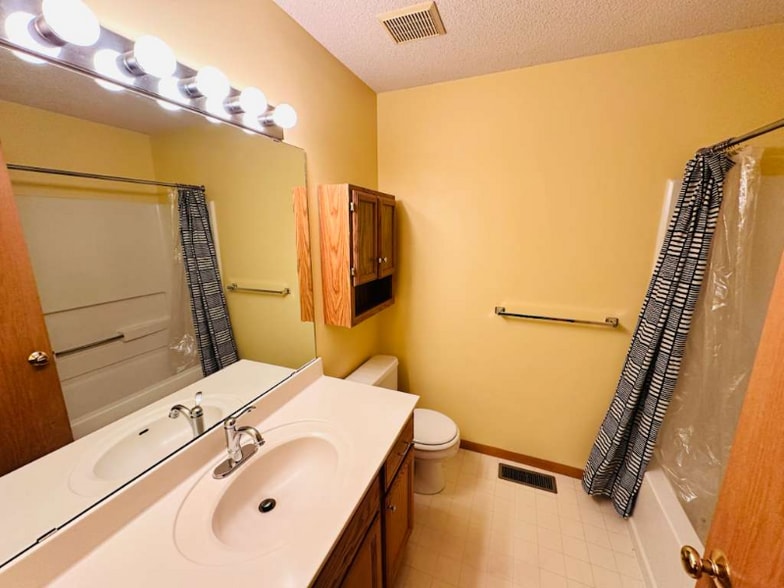 Building Photo - 13207 Bush Ln