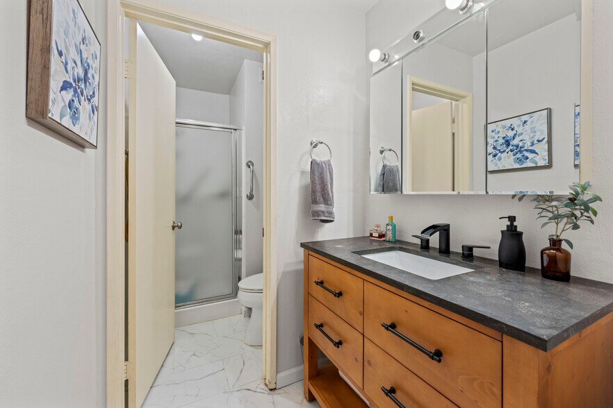 Building Photo - 18122 Sundowner Way