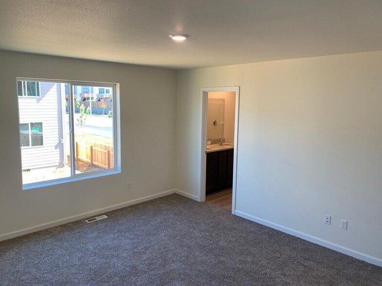 Building Photo - 3575 SE Richey Rd