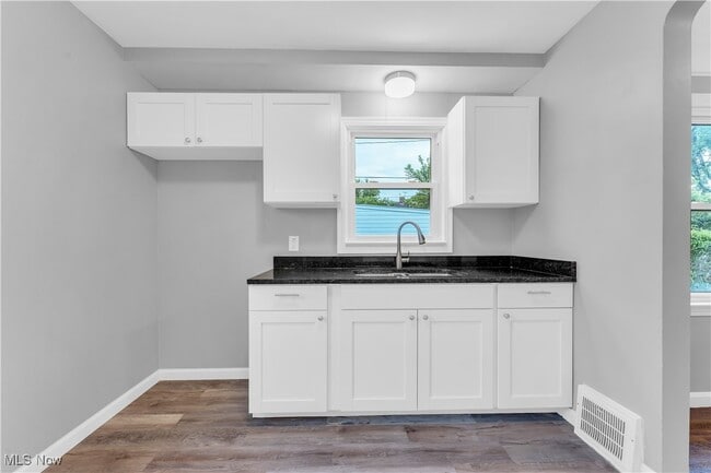 Building Photo - 22750 Tracy Ave