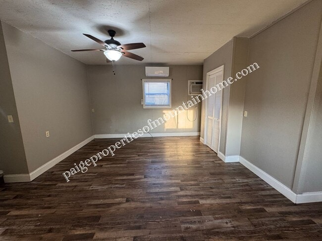 Building Photo - 49 Christopher Ln