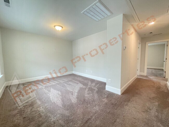 Building Photo - 424 Slomo Ct