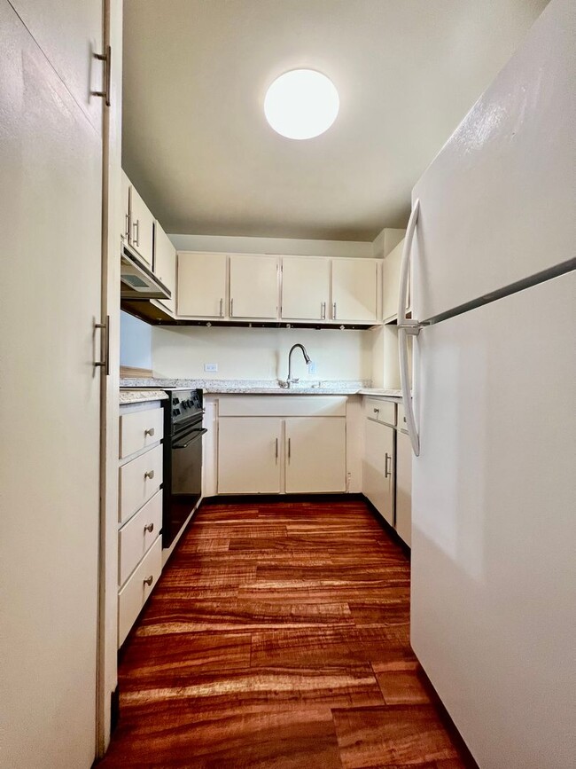 Primary Photo - Convenient 2/2/1 with Lanai