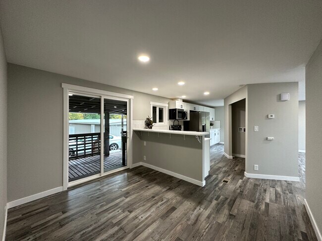 Building Photo - 3113 Harold Dr SE