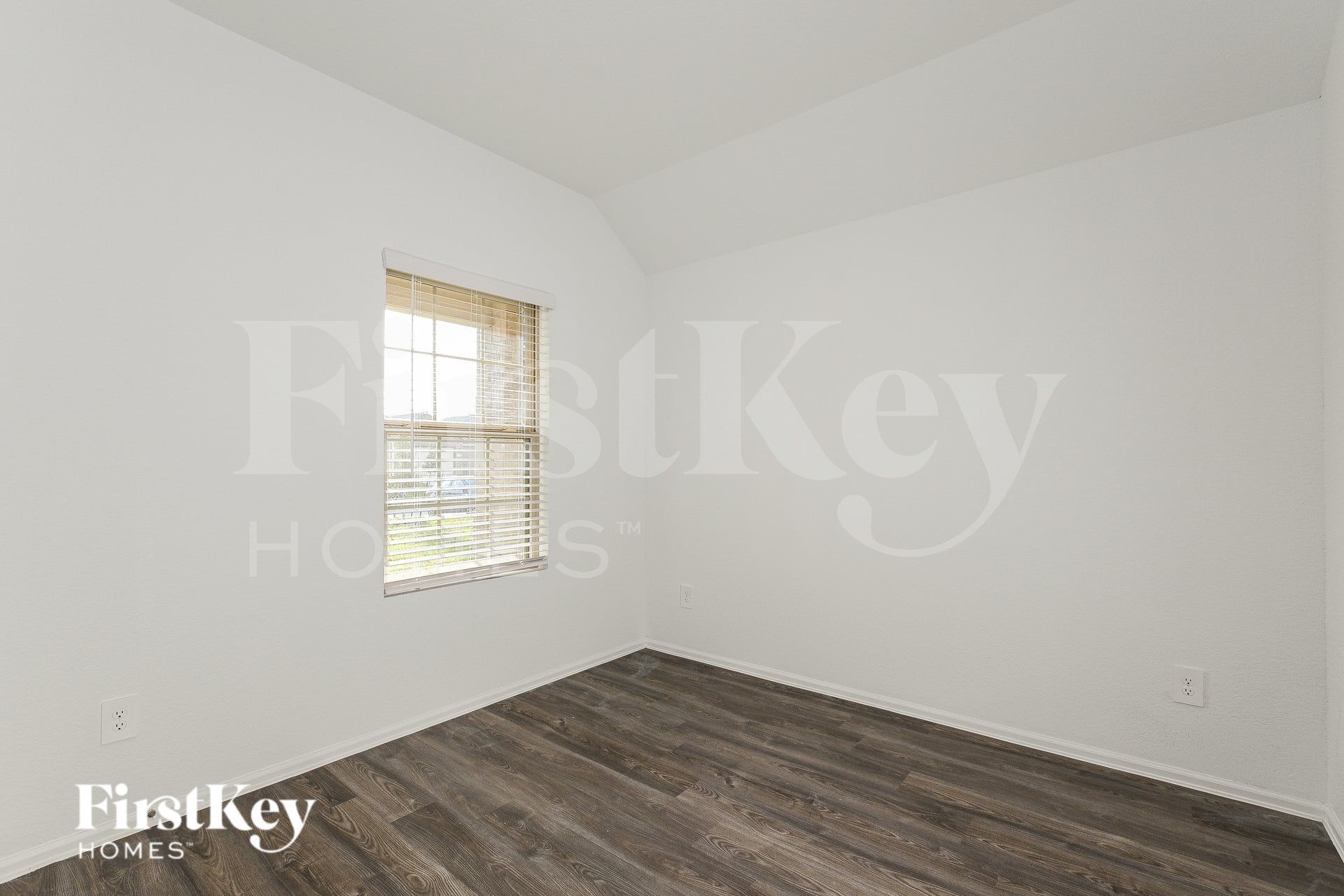 Building Photo - 18446 Summit Ranch Dr