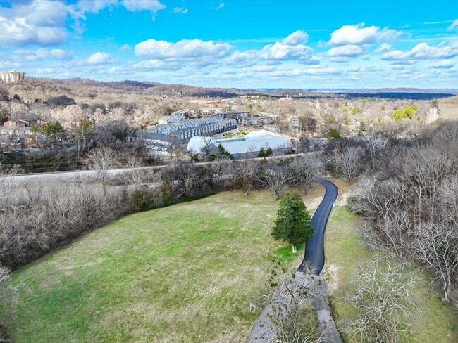 Building Photo - Lovely 2BR Condo Near Percy Warner Park – ...