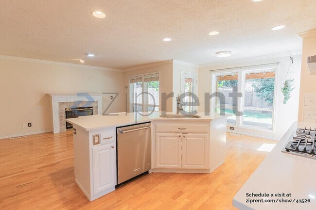 Building Photo - 16124 Baccarat Way