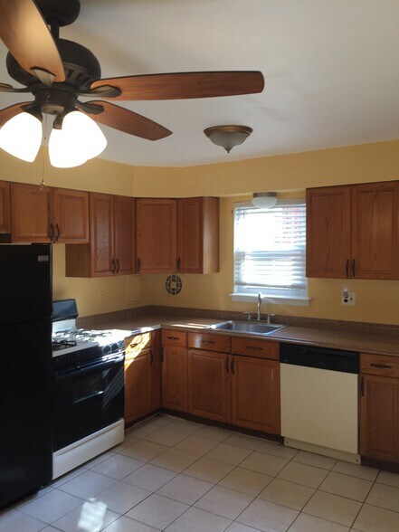 Kitchen - 105 Garfield Ave