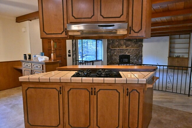 Building Photo - Large 2-bedroom home on private cul-de-sac backs up to Forebay Community Park and the Reservoir!