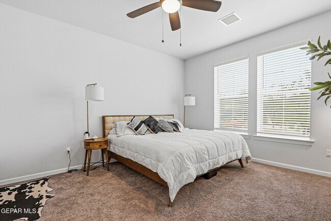 Building Photo - 6556 Ta Suil Pl