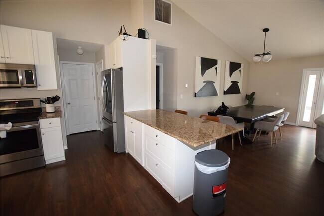 Building Photo - 1025 Lester Ridge Ct