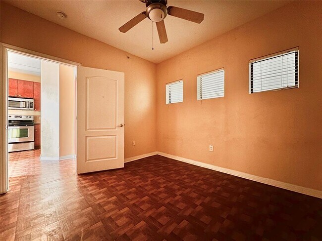 Building Photo - 2505 San Gabriel St