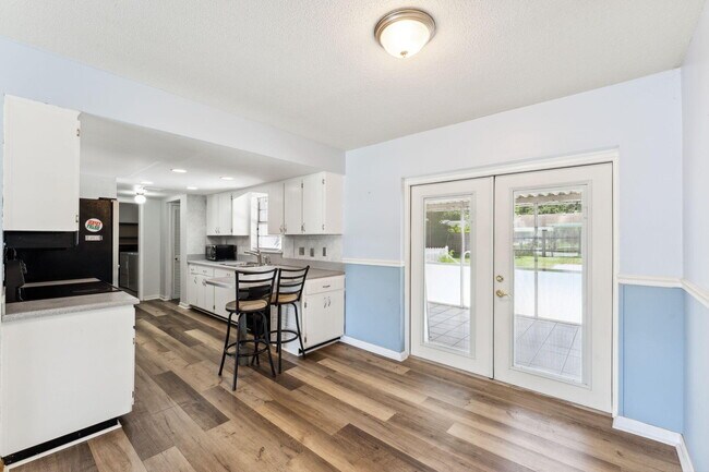 Building Photo - 4194 Honeysuckle Ave