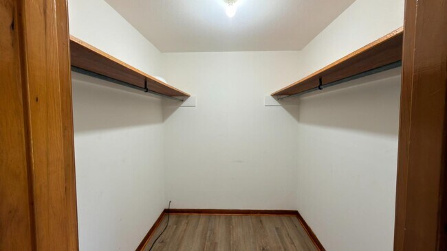 Building Photo - 1254 Lake Cir Dr W