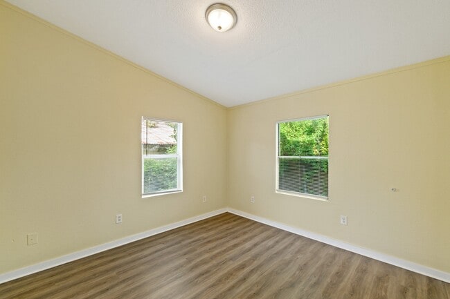 Building Photo - 10001 Lucore St