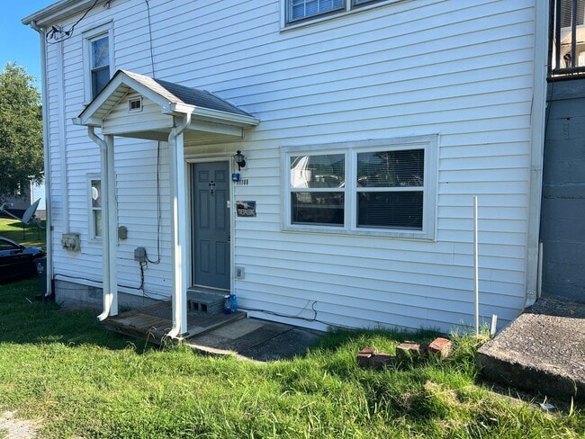 Primary Photo - Fariview Ave 1108/1110