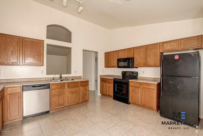 Building Photo - 3Bed/2Bath Home at Lower Buckeye Rd! JOIN ...