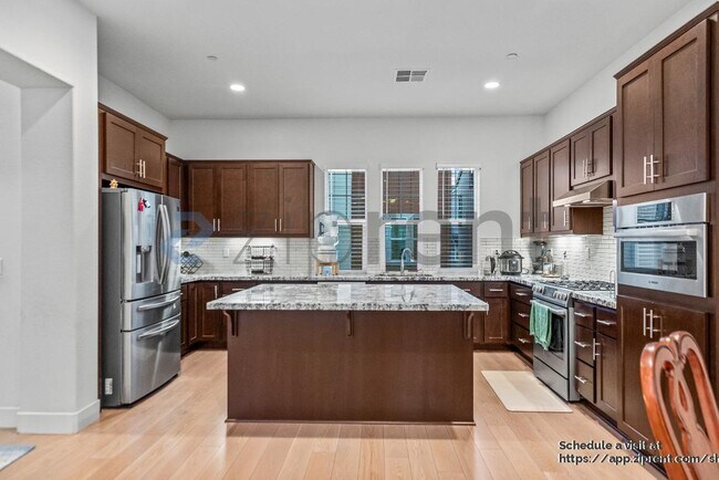 Building Photo - 2008 Confidence Wy