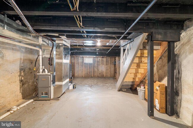 Building Photo - 56 N Yewdall St