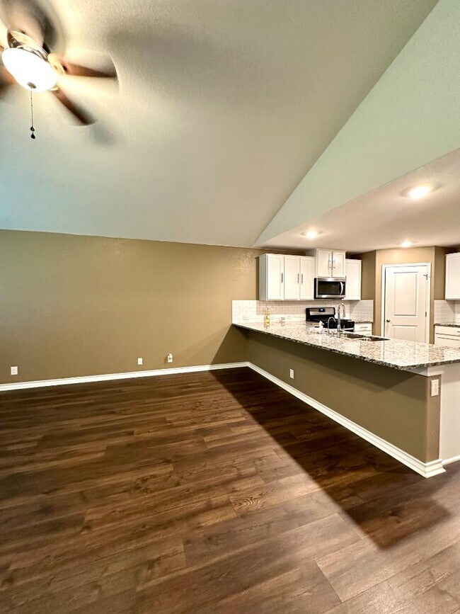 Building Photo - 14218 Minette Loop