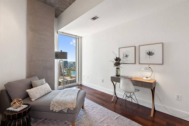 Building Photo - 360 Nueces St
