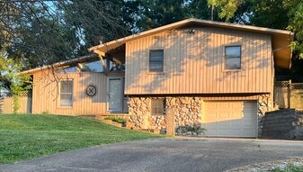 Building Photo - 6533 Lincoln Ave