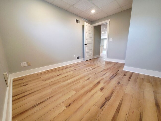 Building Photo - 3915-3917 Mount Troy