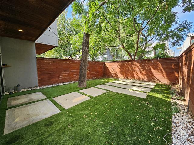 Building Photo - 4215 Roseland Ave
