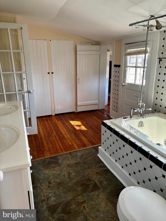 Building Photo - 8122 John Mosby Hwy