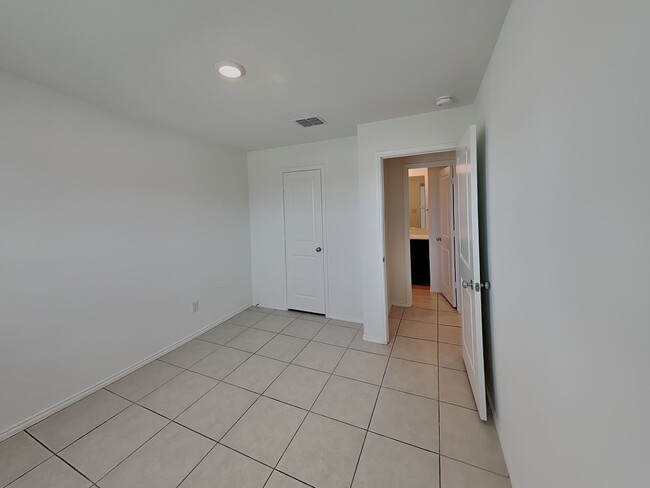 Building Photo - Modern Comfort Meets Prime Location – Single-Story Living at Its Best!