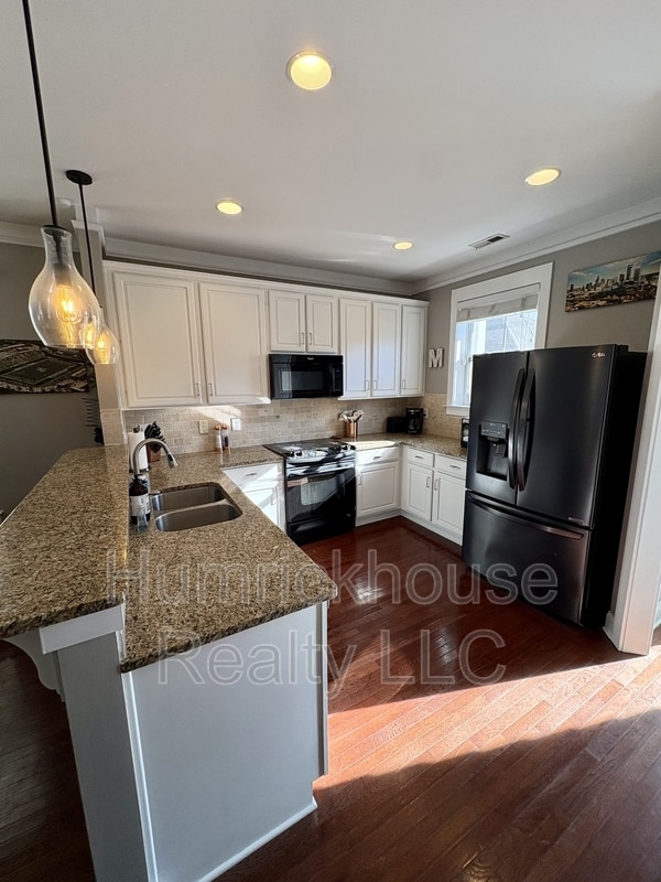 Building Photo - 515 Dubois Court