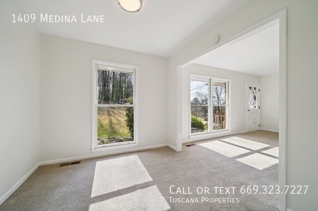 Building Photo - 1409 Medina Ln