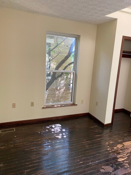 Building Photo - 395 E 15th Ave