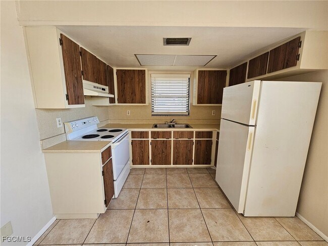 Building Photo - 1221 SE 46th Ln