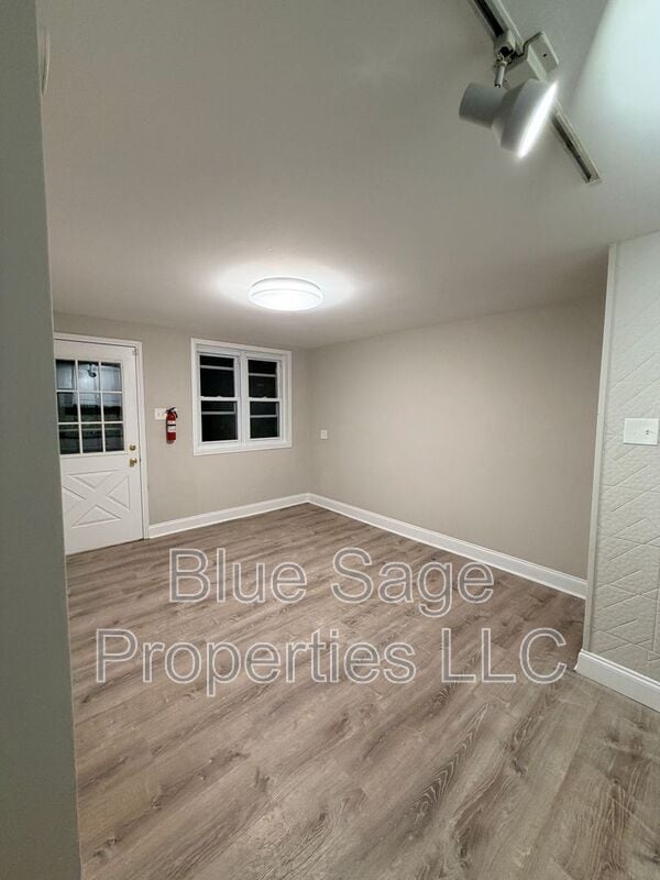 Building Photo - 109 Chadwick Ave