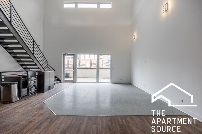 Building Photo - 1002 W Lake St