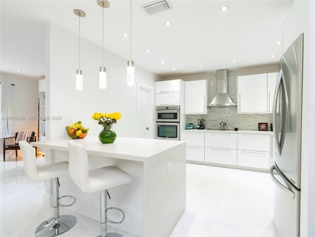 Building Photo - 1617 NE 157th Ter