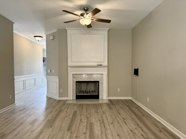 Building Photo - Spacious Townhome with a Private Courtyard in Westbury Park!