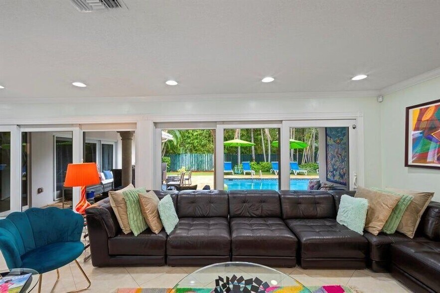 Building Photo - 2325 Barcelona Dr