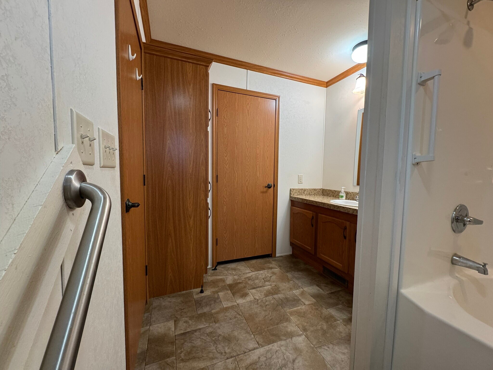 Building Photo - 2022 Mockingbird Pl NW