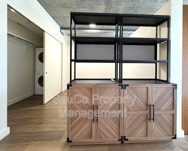 Building Photo - 1926 W Burnside St