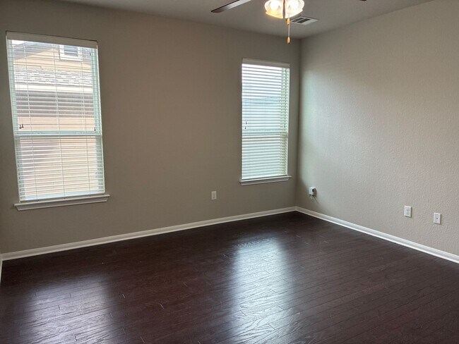 Building Photo - Beautiful 3BR 2.5BA Home w/ Community Pools and Trails • Granite Counters • Detached 2-Car in  Tu...