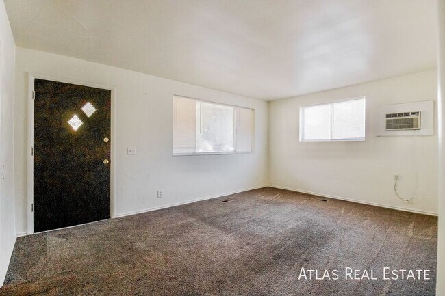 Building Photo - 1363 Emery St W