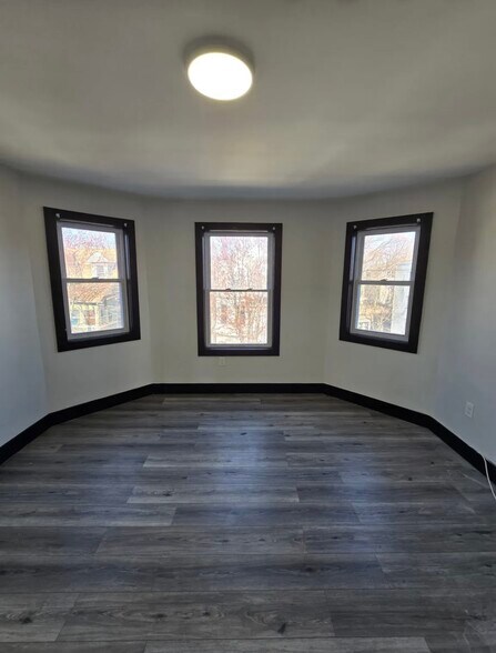 Building Photo - 45 N 6th St