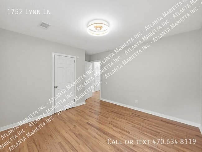 Building Photo - 1752 Lynn Ln