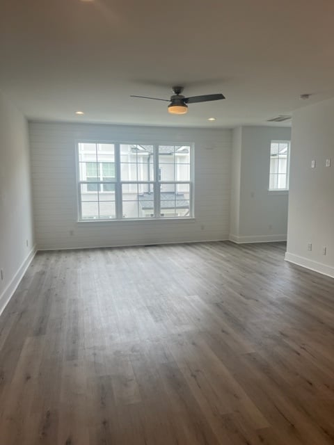 Building Photo - Stunning 3BR/3.5BA with 2+ car attached ga...