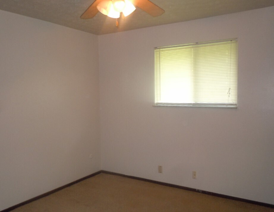 Building Photo - 724 Patty Dr