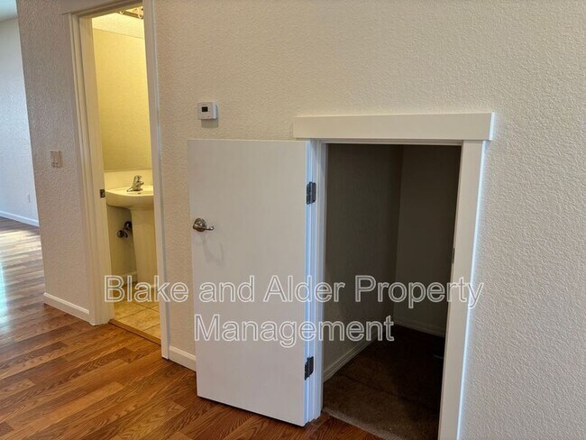 Building Photo - 347 Norway St NE