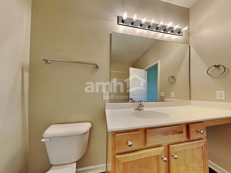 Building Photo - 504 Greywood Ln